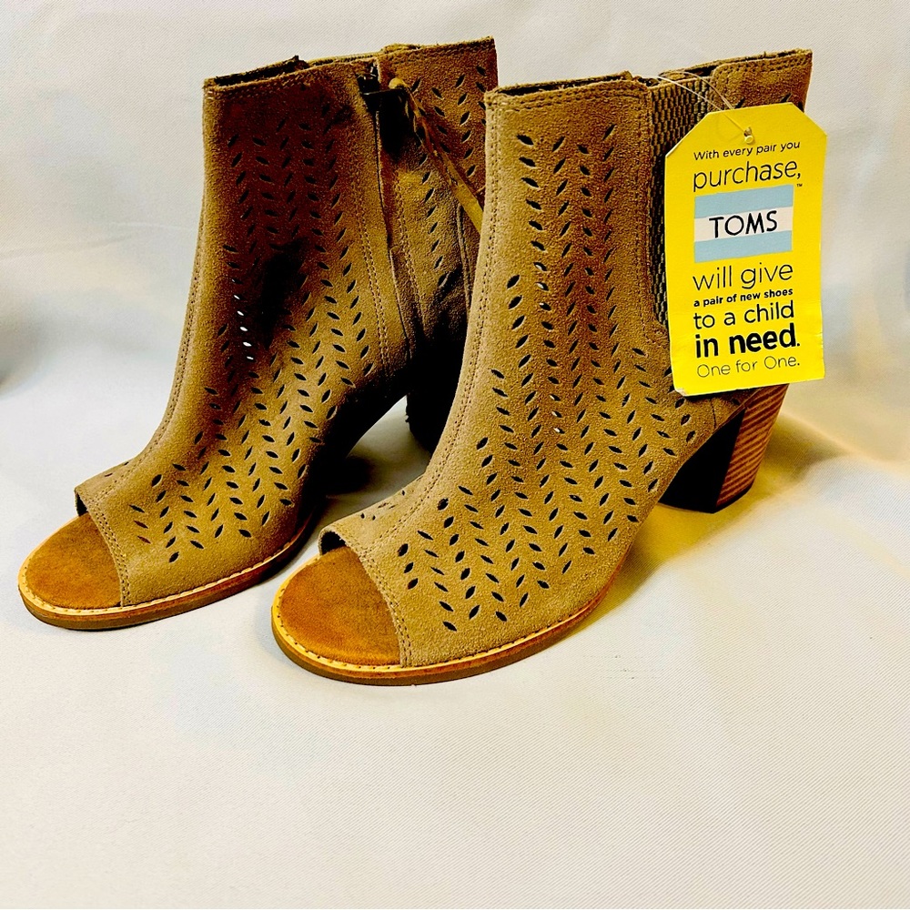 Toms desert perforated leaf Majorca peep toe bootie